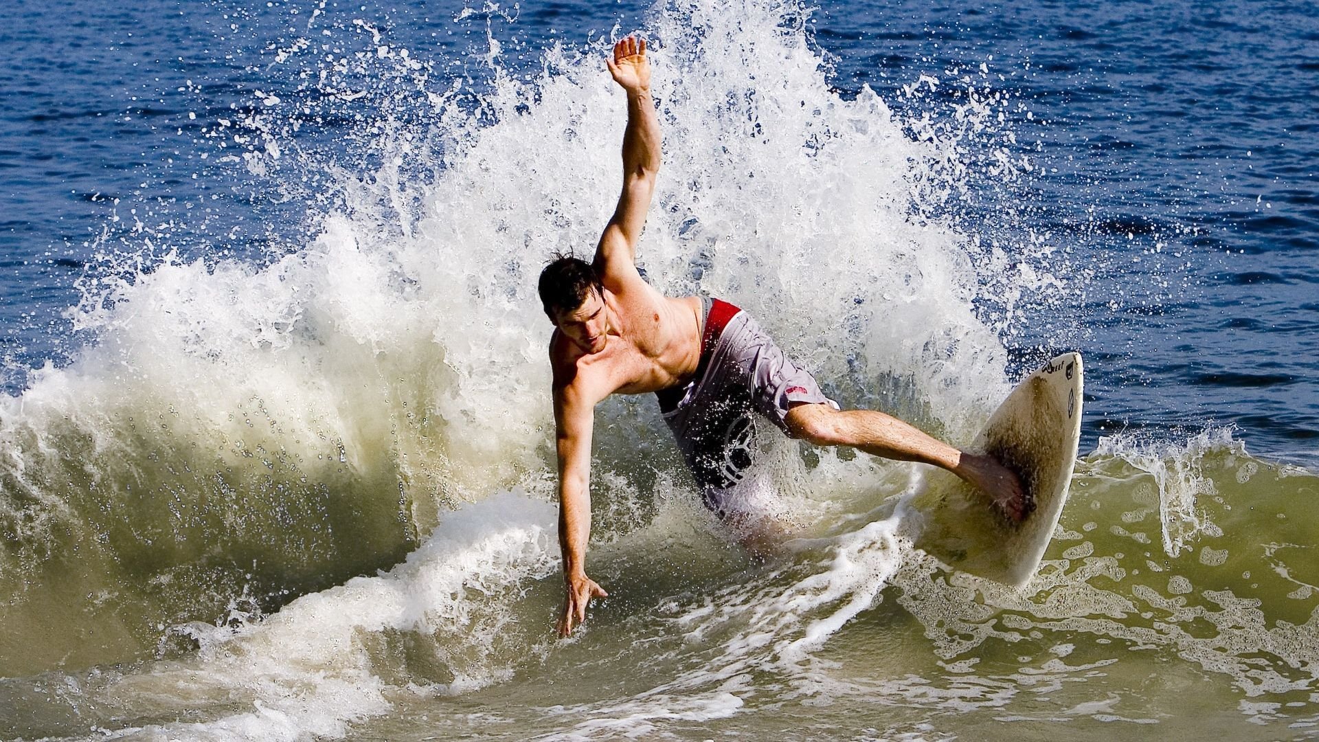 全国沙滩网球锦标赛海南队首次问鼎，中国首届沙滩网球